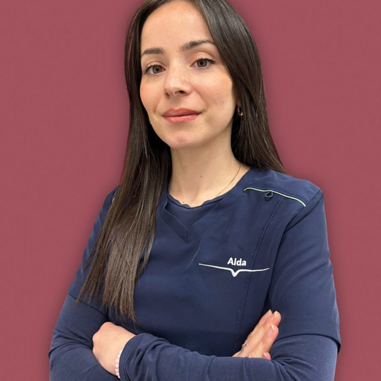 Aida Hoxha - Responsabile degli appuntamenti e del ricevimento pazienti.